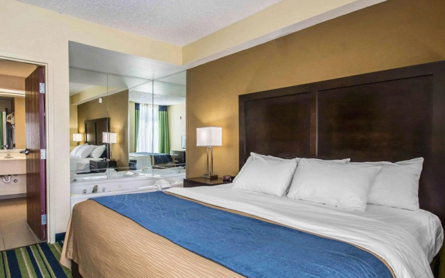 Comfort Inn & Suites Lantana - West Palm Beach South