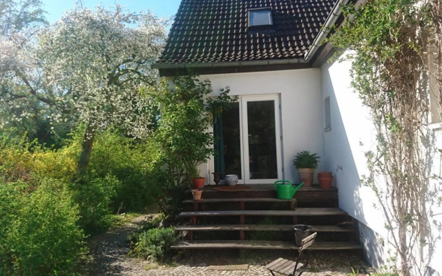 Sonniges Häuschen mit Garten