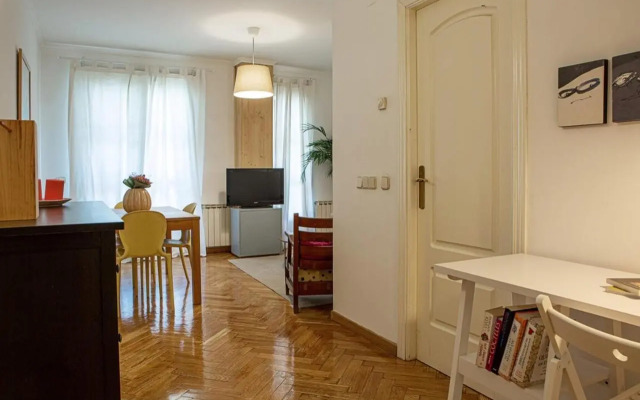 Cute 1 Bedroom Apartment with a Balcony