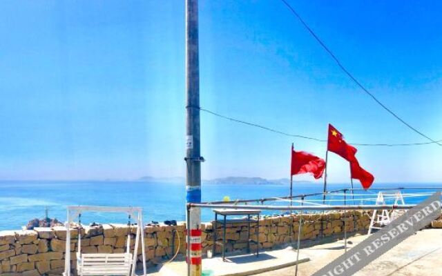 Zhoushan youth hostel for the elderly and the sea