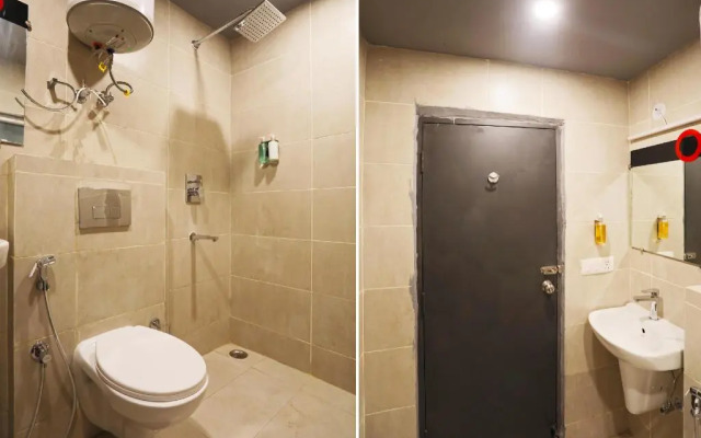 Slf Mall by OYO Rooms