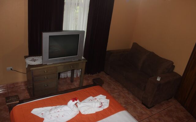 Arenal Glamping Hostel