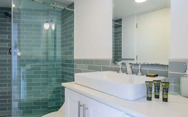 w Lovely 3BR With Modern Balcony in Panama