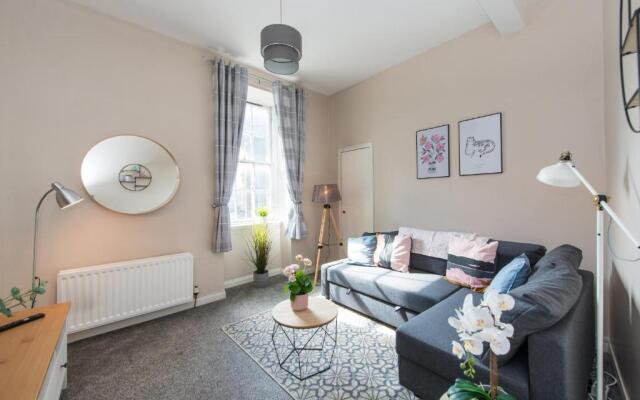 Downtown and central 1 bed in Edinburgh, sleeps 4