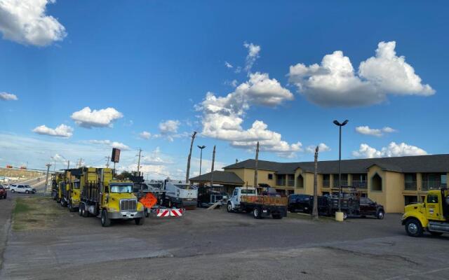 Country Hill Inn and Suites