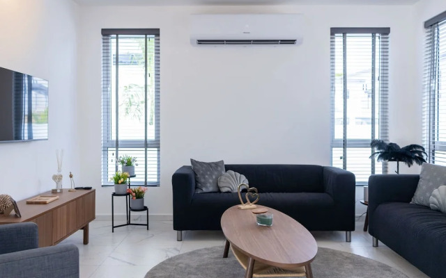 Modern Garden Villa Near Jan Thiel Mambo