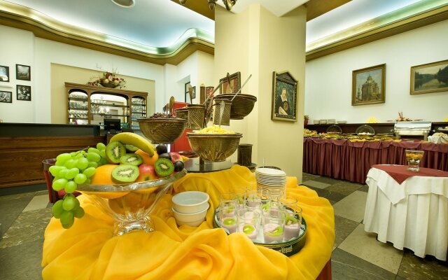 EA Hotel Rokoko