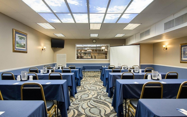Comfort Suites Chincoteague Island Bayfront Resort