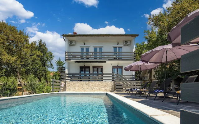 Villa Natali With Pool And Sea View