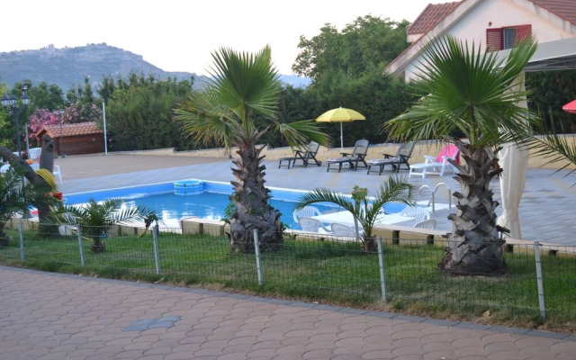 Holiday House & Events With Private Pool in the Center of Sicily