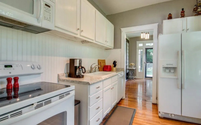 1BR Nashville Songwriters Paradise by RedAwning