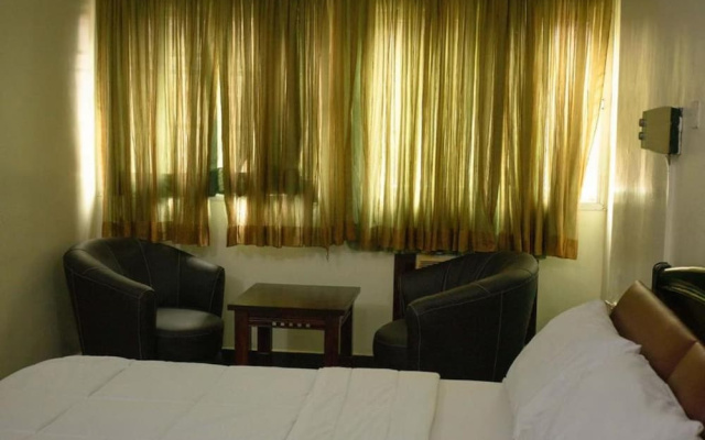 Biggie Hotel and Suites