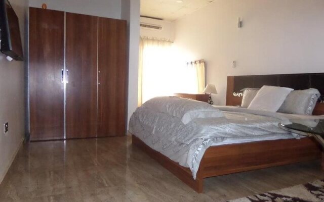 BTE Suites & Civic Center