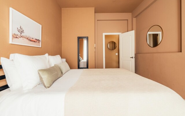 Whispering Palms by AvantStay | WALK TO COACHELLA | Pool & Hot Tub | Sleeps 16!