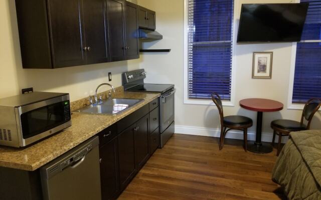 Silver Horseshoe Inn