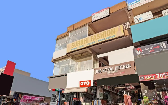 OYO Flagship 70188 S R Hotel