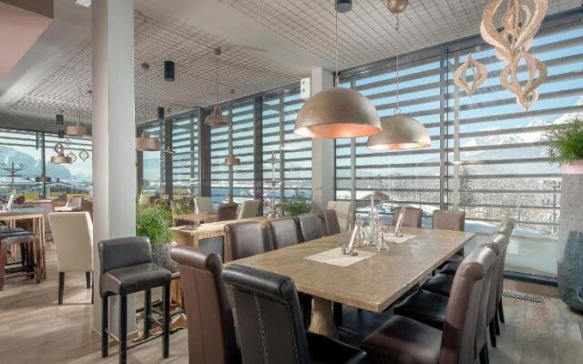 Cubo Sport & Art Hotel