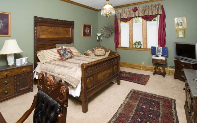 The Victorian Tudor Inn