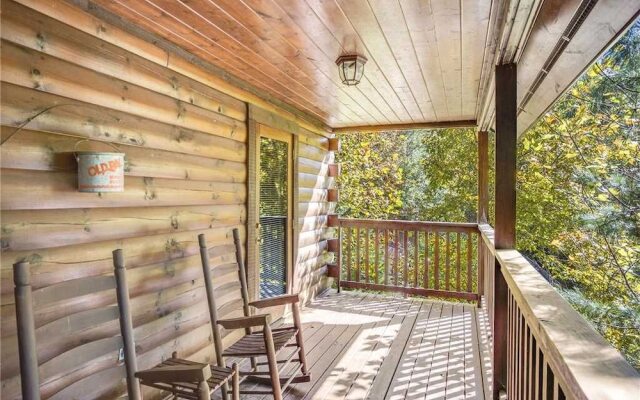 Smoky Bear Lodge 4 Bedroom Home with Hot Tub