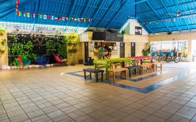 Wonderland Hostel By GB Collection