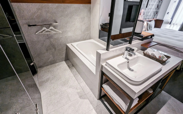 CHECK inn Taichung Zhongshan