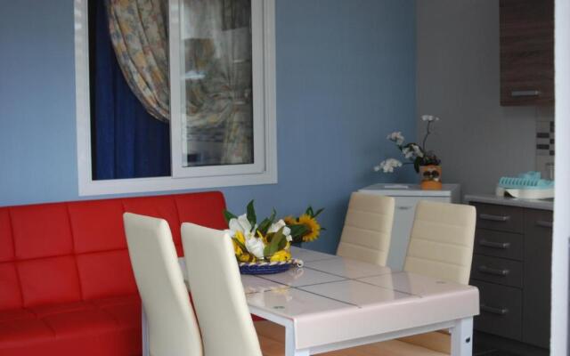 Soula's Sunshine Apartments