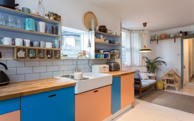 3 Bedroom Home in East London Accommodates 7