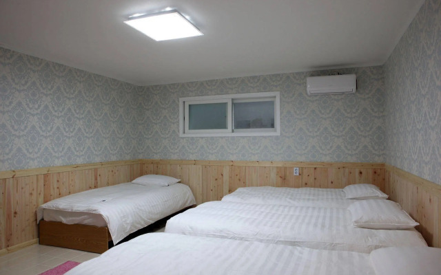 24 Guesthouse Gangnam Center