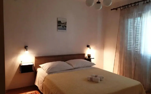 Nina - Free Private Parking - A3