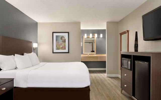 Baymont by Wyndham Wilmington
