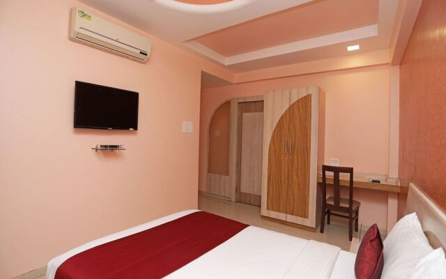 OYO 6401 The Neelam Executive
