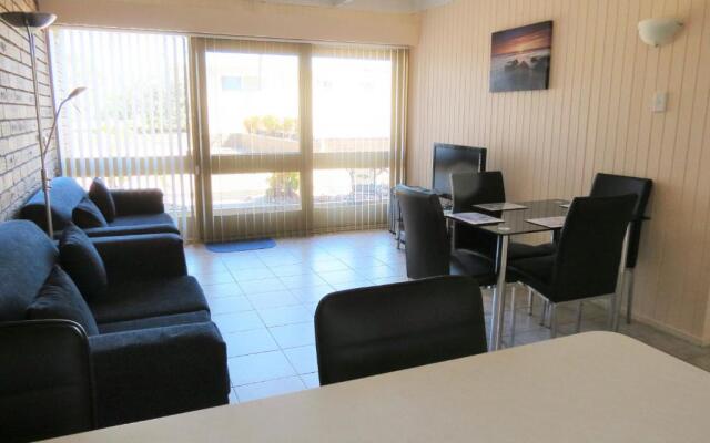 Chapman Court Holiday Units