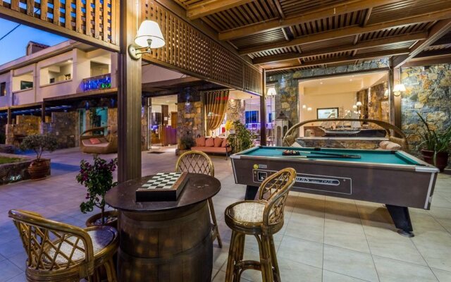 Dias Luxury Studios & Apartments