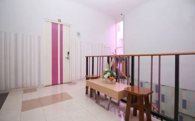 Violet Hotel