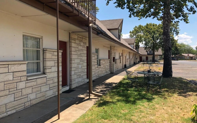 Azure Hills Inn & Suites