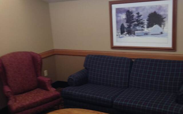 AmericInn Lodge & Suites Elkhorn