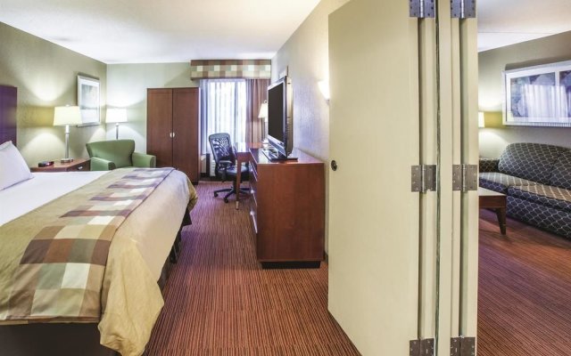 La Quinta Inn & Suites Canton