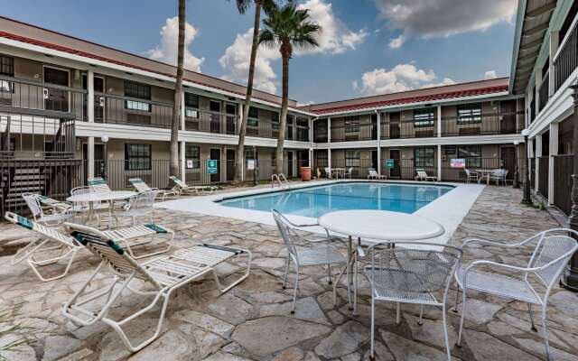 La Quinta Inn by Wyndham Laredo I-35