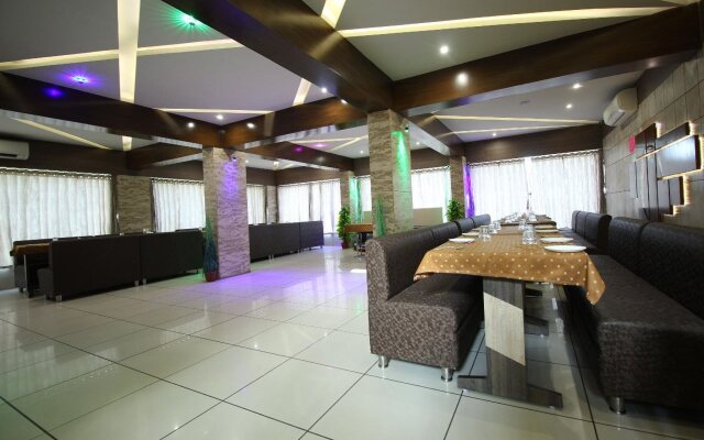 Oyo 5330 Hotel Green Apple