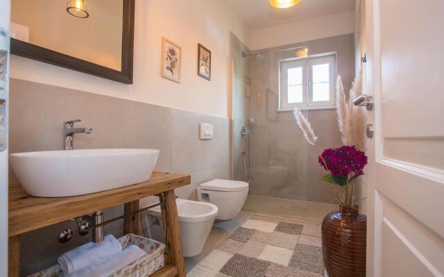 Vita 5 in Visnjan with 4 bedrooms and 4 bathrooms