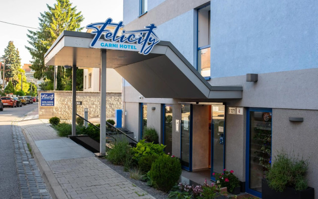 Felicity Garni Hotel