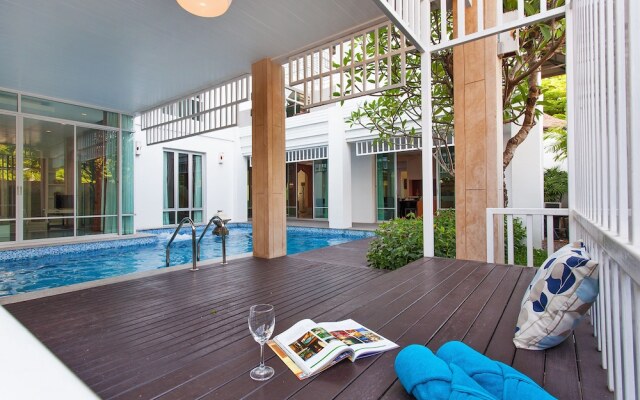 Jomtien Waree 9 with 6 bedrooms