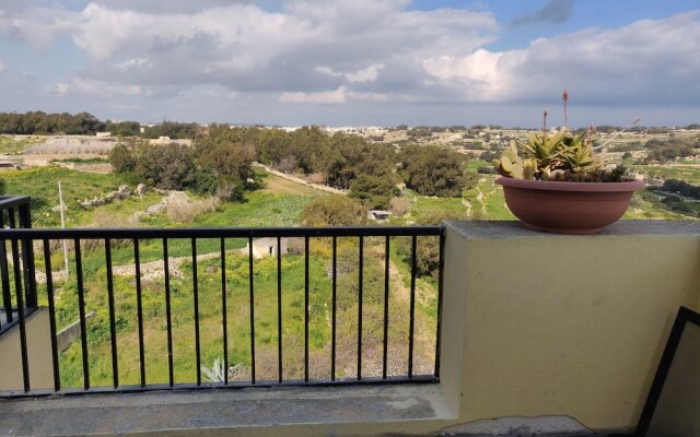 Panoramic Penthouse Enjoying Sea And Country Views