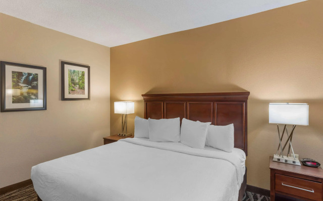 Best Western Plus Russellville Hotel & Suites