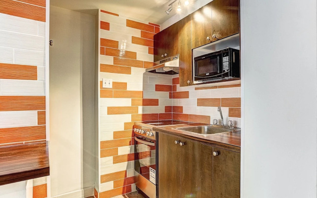 Destination Stays McGill Plaza DT MTL