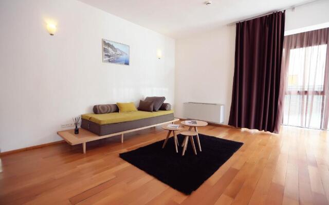 Living In Aparthotel