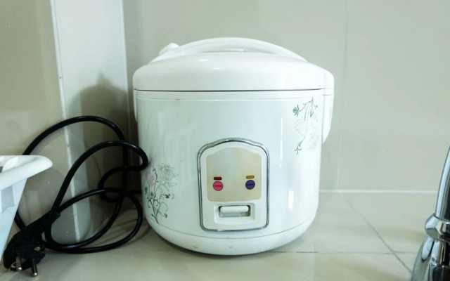 Relax Studio Apartment at Puri Orchard