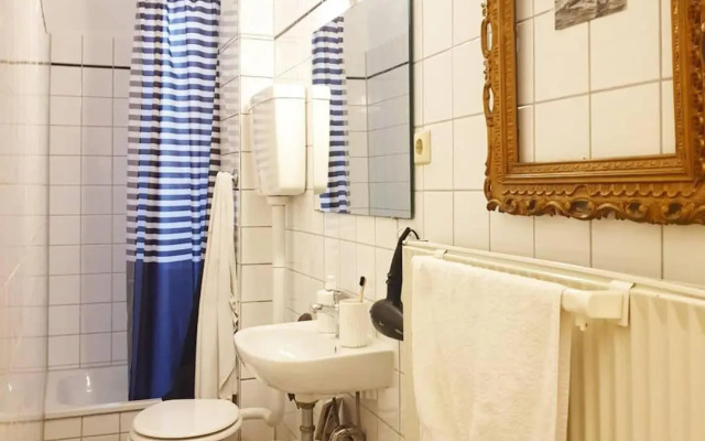 2 Room apartment in center Friedrichshain