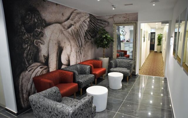 Santiny Hotel & Restaurant