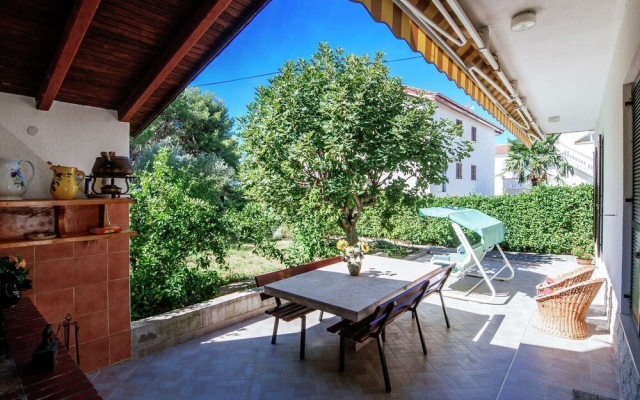 Sun Filled Apartment in Pakostane Dalmatia With Garden